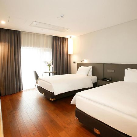 Westernlife Hotel Iksan Kamer foto